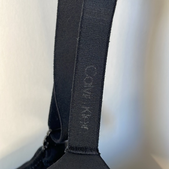 Calvin Klein Women's Size 38C Padded Bra No WIres - Picture 2 of 5